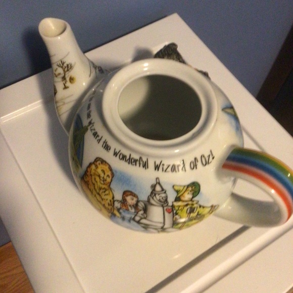 Wizard of Oz Paul Cardew Design 6 cup Collector’s Teapot with Toto Teapot Lid - Picture 6 of 15
